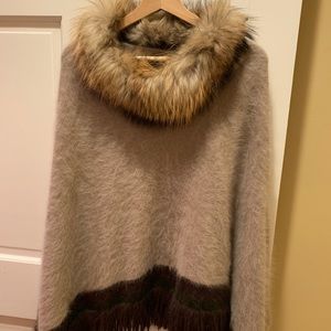 Poncho with raccoon fur collar 70/30 cashmere/mink